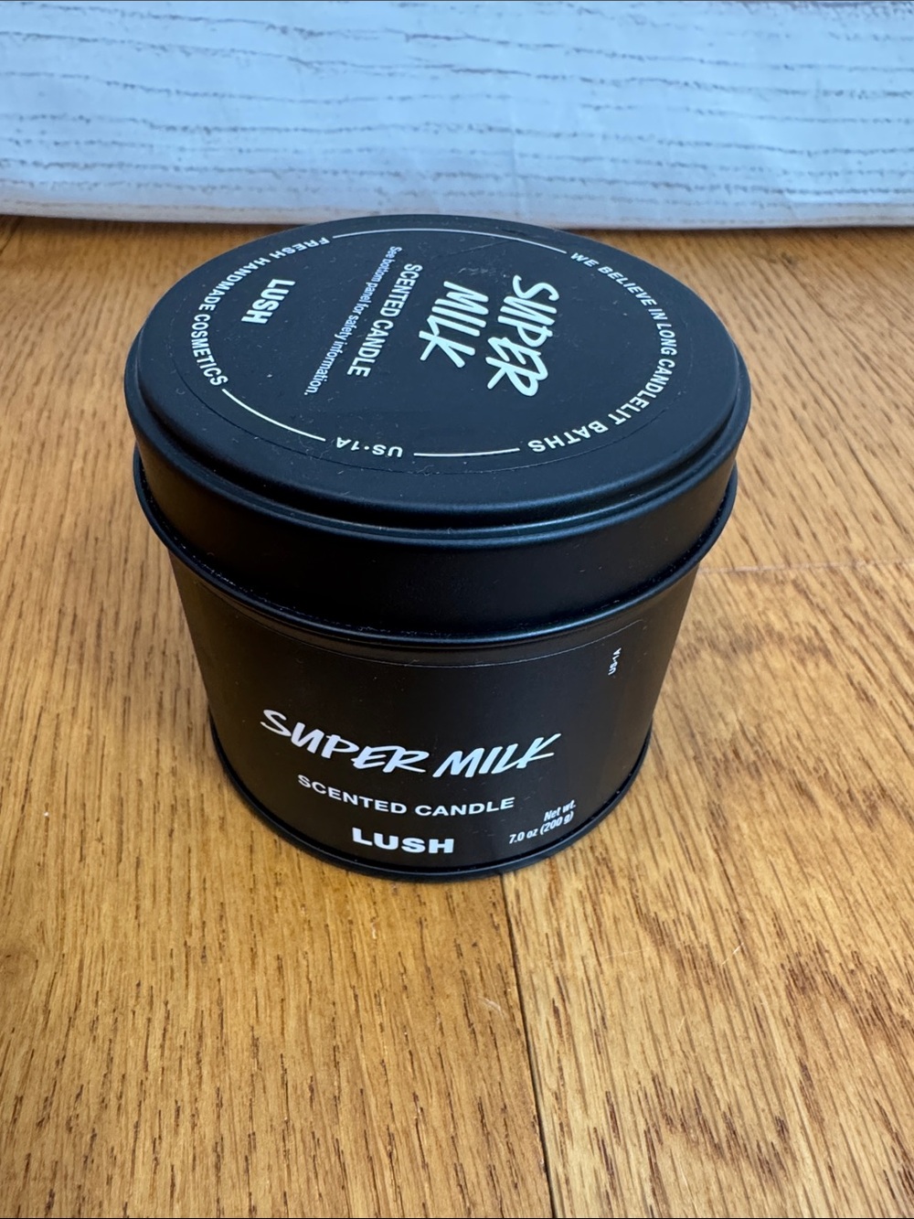 LUSH NEW Scented Candle - SUPER MILK 7.0 oz